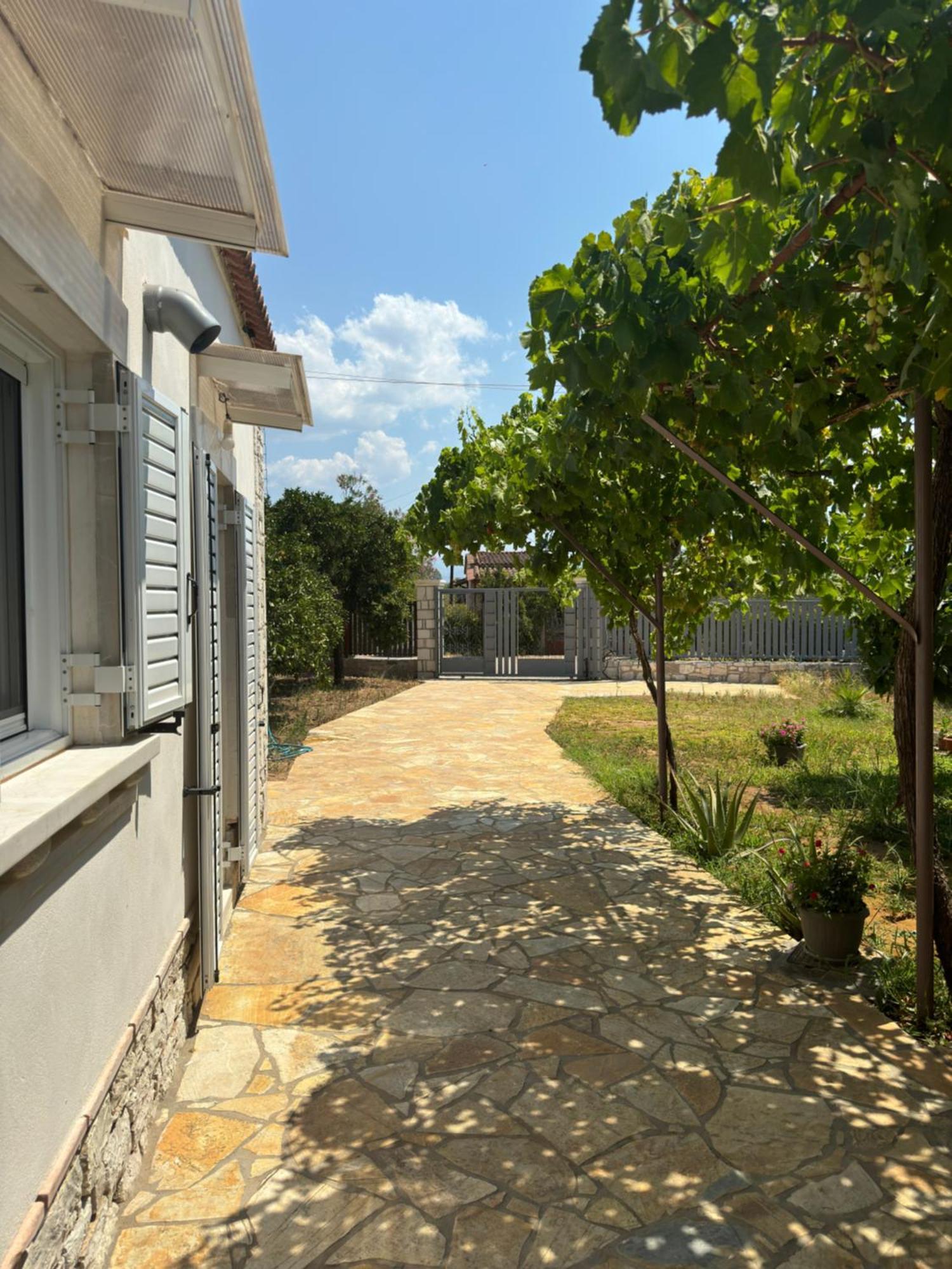 Apartment Margarita In Paralia Velikas Messini